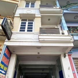 Nha Nghi Phu Quy, hotel sa Phú Nặng