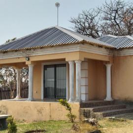 Hornbills lodge bnb, hotel u gradu 'Mbabat'