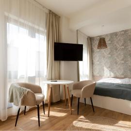 Apartamenty na Rogu، فندق في بيشتنا