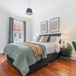 Stunning and Charming 4-bed Home in Newark by Renzo, Free Wi-Fi, Sleeps 8!, hotel in Tuxford
