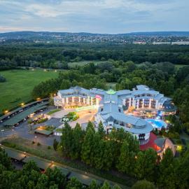 Lotus Therme Hotel & Spa, hotelli kohteessa Hévíz