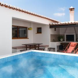 The Old House with Heated Pool, BBQ, Fireplace โรงแรมในออดไซเชอ