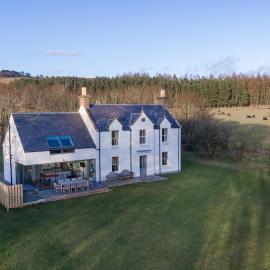 Greenmyre Farmhouse with Hot Tub, hotel u gradu 'Kirriemuir'