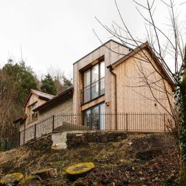 Cwmwbwb Lodge, hotel a Caerphilly