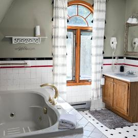 3 Bedroom 2 Bath Carriage House (Pet Friendly), hotelli kohteessa Bar Harbor