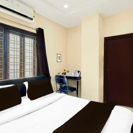 Townhouse Kothapet Near Omini Hospital