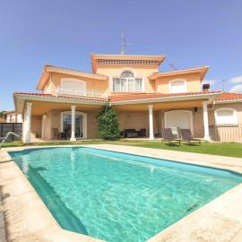 Ver Venir, acogedoras habitaciones con piscina, hôtel à Garínoain