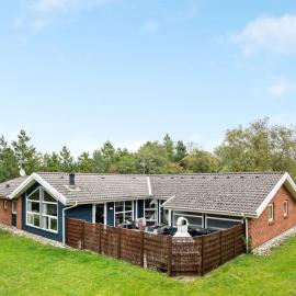 Holiday Home Elika - 900m to the fjord by Interhome, hotel Blåvandban