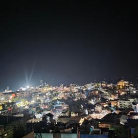 Sunrise View Homestay، فندق في Tānsen