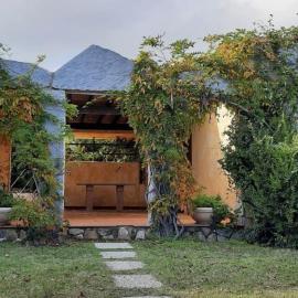 Villa Leonor, 100 meters from the sea, Hotel in Cala Sinzias