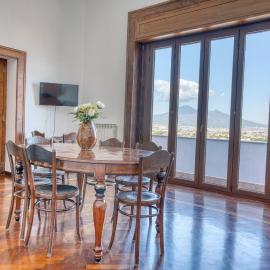 Villa Desiderio Elysia Penthouse with Vesuvius View, מלון באנגרי