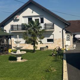 Gorgeous cottage home, hotel a Novi Marof