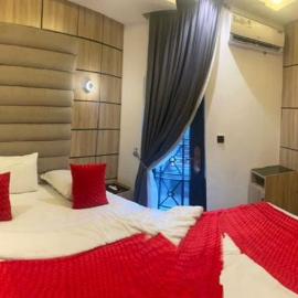 Perly Gate Residence Uyo, hotel en Uyo