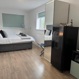 Delightful Self Contained Garden View Retreat, hotelli kohteessa Wincobank