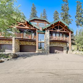 Ski-In/Out, Hot Tub: Spacious Retreat in Whitefish