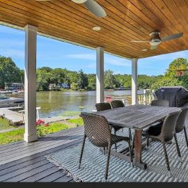 Charming Home on Esopus Creek, hotel in Saugerties