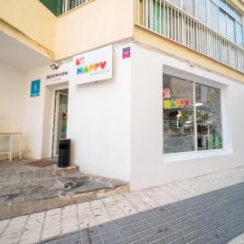Be Happy Hostel - Albergue en el centro de Nerja, хотел в Нерха
