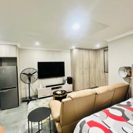 Vanderbijlpark में, होटल Modern Comfort with Easy Access Everywhere