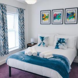 3 Bedroom House in Lisburn, 16 minutes to Belfast with parking, hotel in Lisburn