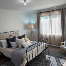 New Property Special 100m Highton Village – hotel w mieście Highton