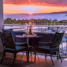 1341- Ilikai Collection 7- Gorgeous Sunset and Beachfront Condo, hotel di Honolulu