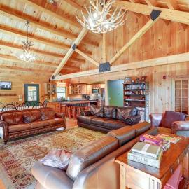 4 Mi to Mount Snow: West Dover Cabin w/ Game Room