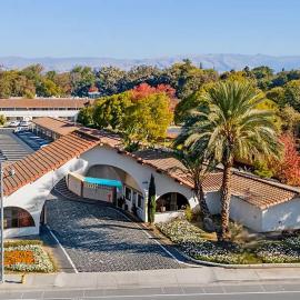 Super 8 by Wyndham San Jose Airport, hotelli kohteessa San Jose