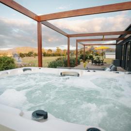 Luxury Barn - The Charles at Broke Hunter Valley, hotel in Broke
