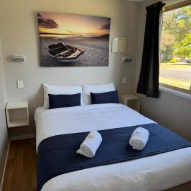 Clarence Head Caravan Park、イルカのホテル