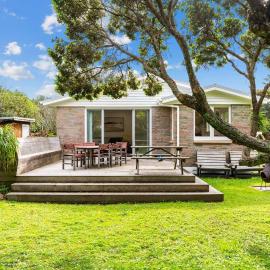 Taotahi Hideaway - Ruakaka Waterfront, hotel in Ruakaka