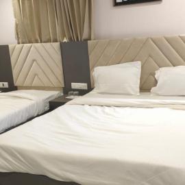 Hotel Royal, hotel v destinaci Jāmb