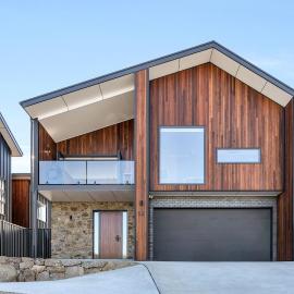 Abbott Retreat - Spa, EV Charger & Premium Luxury - 14 Abbott Street, hotel in Jindabyne