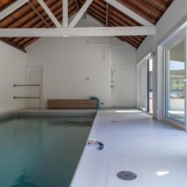 Heated Pool & Beach Access, hotel in Koksijde