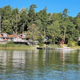 Large archipelago villa with private beach near Stockholm, hotel u gradu Varmdo