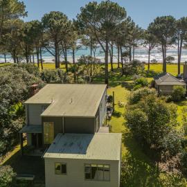 Pine Haven - Matarangi Holiday Home, hotel a Whitianga