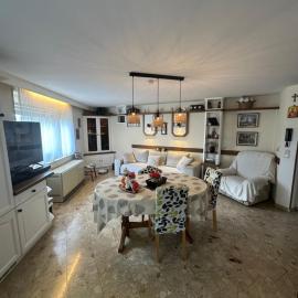 Müllerthal Trail 2 Bedroom House with Cozy Attic in Scenic Ferschweiler Perfect for Families!, Hotel in Ferschweiler