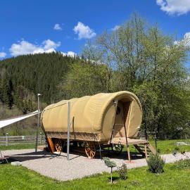 White Spring Glamping, hotel Moldvahosszúmezőn