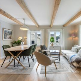 Stilfull bolig med 4 soverom - nær Arendal sentrum med parkering