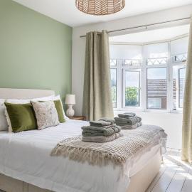 Modern 3 bedroom house Llanrwst less than a 5 minute drive from Zip World Forest, hotel en Llanrwst
