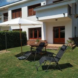 Casa amb jardí i llar de foc, hotel v destinaci Prades