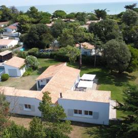 Les Déserts, hotel v destinaci Les Portes