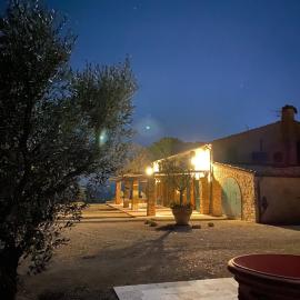 Tuscan Farm Home Retreat – hotel w mieście Chianni