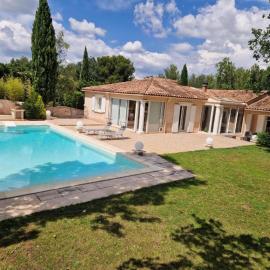La Tissonnière Oasis d Exception entre Mer Alpilles et Luberon Spa et Piscine à 10 min d Aix en Provence, hôtel à Saint-Estève-Janson