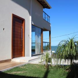 Casa com mezanino, de frente para o mar, hotel in Anchieta