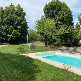 Maison de la tuilière hautes alpes piscine et boulodrome 12 personnes