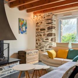 Cosy Brittany House with private pool, pool table, large garden، فندق في لا غاسييي