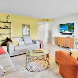 Relaxing Palm Springs Condo with Pool Access, hotel in Palm Springs