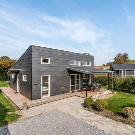 Holiday Home Ilkka - 175m from the sea by Interhome, khách sạn ở Rødvig