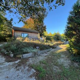 Le Chalet des Iris, hotel v destinaci Saint-Maurice-de-Gourdans