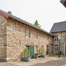 NEU! Historischer Altbau in ruhiger Lage